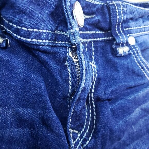 Almost Famous Juniors Blue Jean Shorts Size 3 | Low-Rise Distressed Denim - Picture 8 of 8